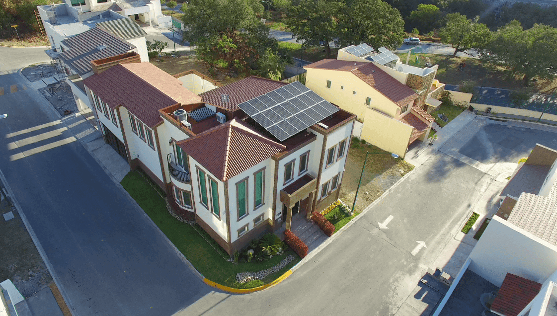 Instalación solar en San Pedro, N.L.