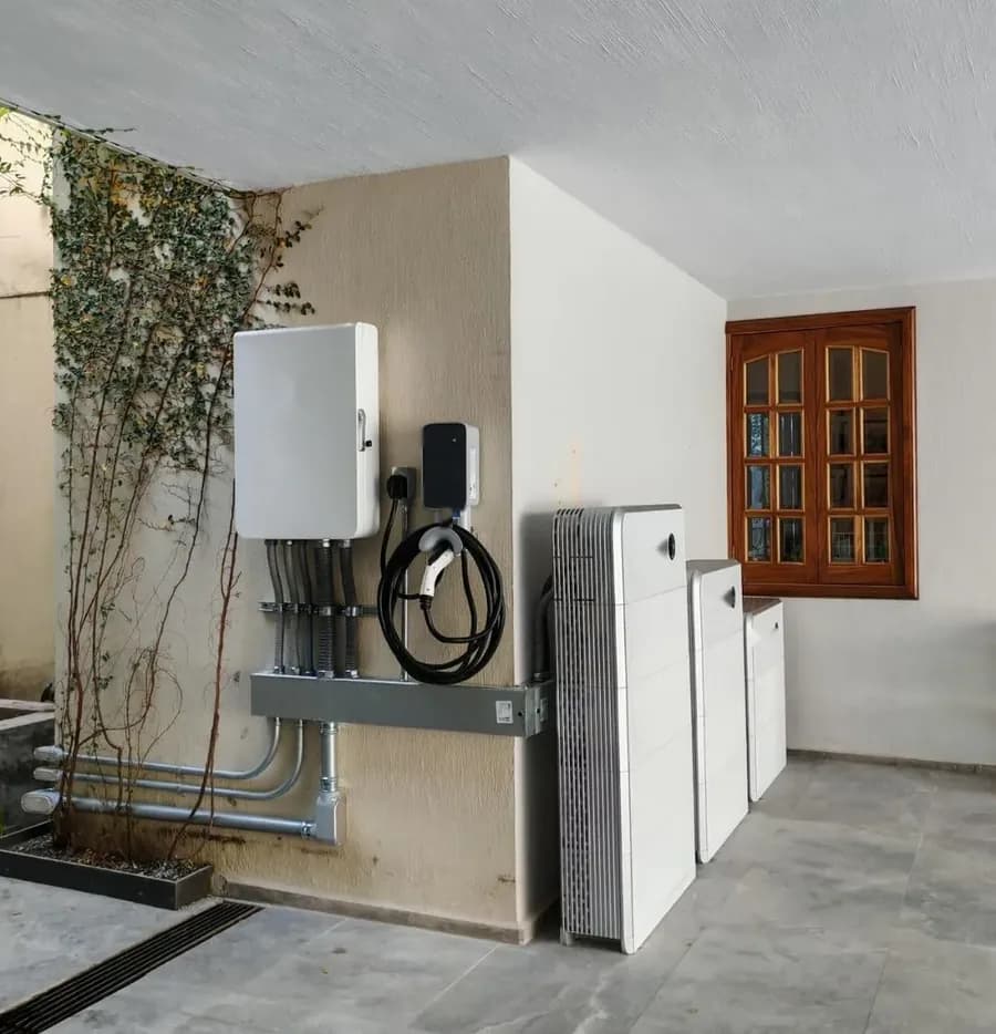 Cargador para auto eléctrico integrado a la torre 5-en-1